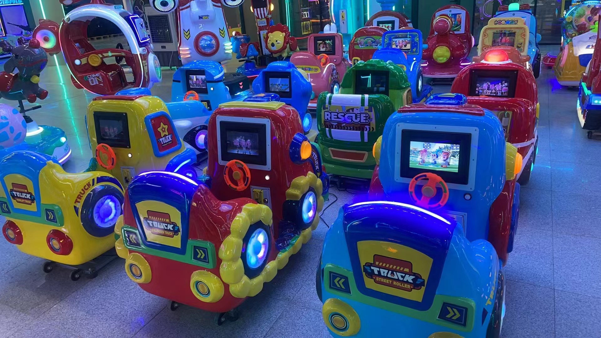 Mini Train Scooter Aircraft Co - Coin Operated Kiddie Ride recensione e prezzo